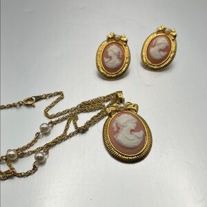 Avon Vintage Gold Cameo Pendant Necklace and earrings set